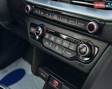 Чорний Кіа Niro, об'ємом двигуна 0 л та пробігом 155 тис. км за 20300 $, фото 43 на Automoto.ua