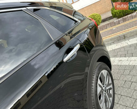 Чорний Кіа Niro, об'ємом двигуна 0 л та пробігом 51 тис. км за 21500 $, фото 25 на Automoto.ua