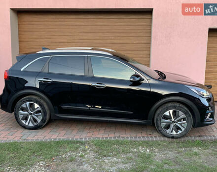 Черный Киа Niro, объемом двигателя 0 л и пробегом 60 тыс. км за 22799 $, фото 5 на Automoto.ua