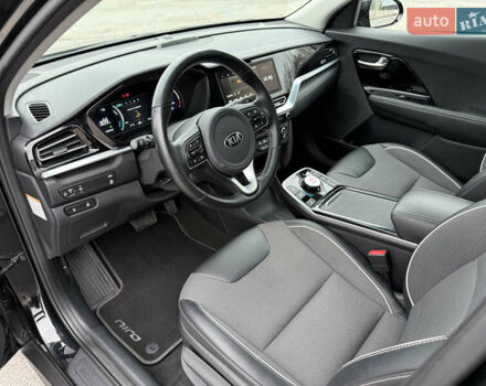 Чорний Кіа Niro, об'ємом двигуна 0 л та пробігом 71 тис. км за 22400 $, фото 25 на Automoto.ua