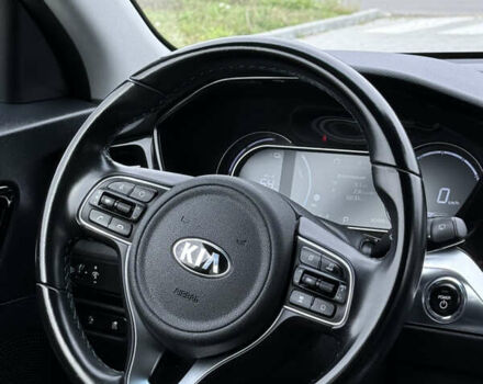 Черный Киа Niro, объемом двигателя 0 л и пробегом 80 тыс. км за 19650 $, фото 88 на Automoto.ua