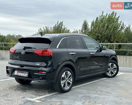Чорний Кіа Niro, об'ємом двигуна 0 л та пробігом 154 тис. км за 19799 $, фото 4 на Automoto.ua