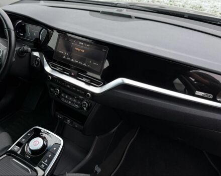 Чорний Кіа Niro, об'ємом двигуна 0 л та пробігом 78 тис. км за 19300 $, фото 10 на Automoto.ua