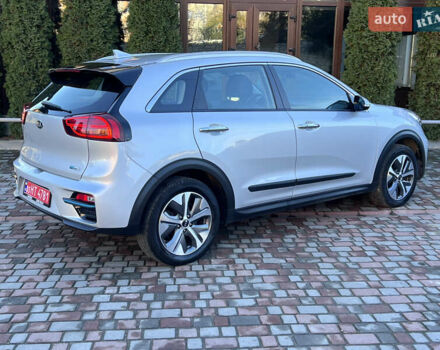 Черный Киа Niro, объемом двигателя 0 л и пробегом 88 тыс. км за 18500 $, фото 6 на Automoto.ua