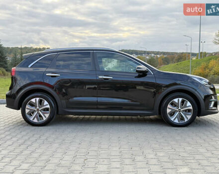 Чорний Кіа Niro, об'ємом двигуна 0 л та пробігом 84 тис. км за 19200 $, фото 8 на Automoto.ua