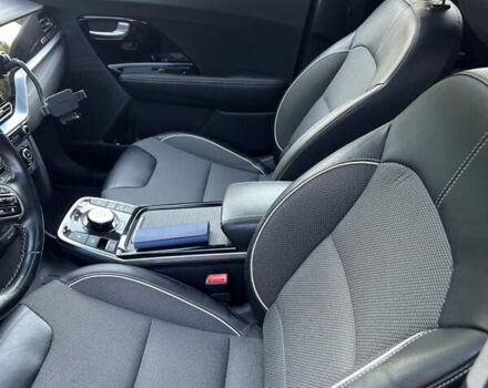 Черный Киа Niro, объемом двигателя 0 л и пробегом 137 тыс. км за 20000 $, фото 10 на Automoto.ua