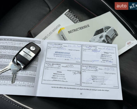 Чорний Кіа Niro, об'ємом двигуна 0 л та пробігом 84 тис. км за 19200 $, фото 32 на Automoto.ua