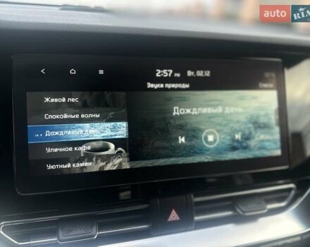 Чорний Кіа Niro, об'ємом двигуна 0 л та пробігом 117 тис. км за 18870 $, фото 24 на Automoto.ua