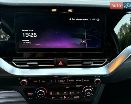 Чорний Кіа Niro, об'ємом двигуна 0 л та пробігом 123 тис. км за 17899 $, фото 3 на Automoto.ua