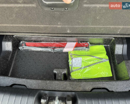 Чорний Кіа Niro, об'ємом двигуна 0 л та пробігом 155 тис. км за 20300 $, фото 51 на Automoto.ua