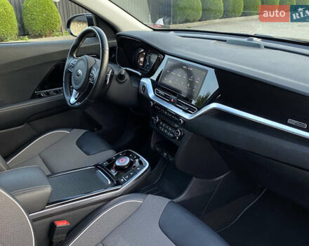 Чорний Кіа Niro, об'ємом двигуна 0 л та пробігом 67 тис. км за 20999 $, фото 41 на Automoto.ua