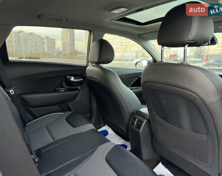 Чорний Кіа Niro, об'ємом двигуна 0 л та пробігом 155 тис. км за 20300 $, фото 49 на Automoto.ua