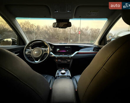 Черный Киа Niro, объемом двигателя 0 л и пробегом 78 тыс. км за 19300 $, фото 26 на Automoto.ua