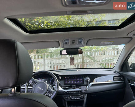 Черный Киа Niro, объемом двигателя 0 л и пробегом 137 тыс. км за 20000 $, фото 5 на Automoto.ua
