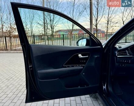 Черный Киа Niro, объемом двигателя 0 л и пробегом 89 тыс. км за 19350 $, фото 41 на Automoto.ua