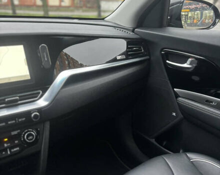 Чорний Кіа Niro, об'ємом двигуна 0 л та пробігом 93 тис. км за 18900 $, фото 13 на Automoto.ua