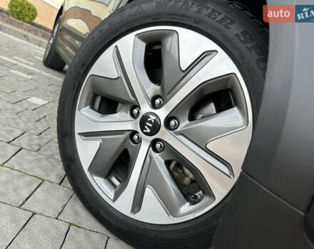 Чорний Кіа Niro, об'ємом двигуна 0 л та пробігом 51 тис. км за 21500 $, фото 9 на Automoto.ua