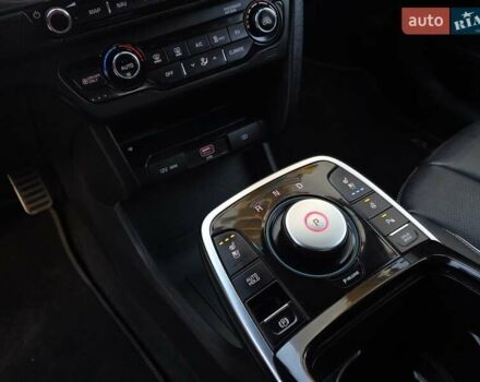 Чорний Кіа Niro, об'ємом двигуна 0 л та пробігом 141 тис. км за 18999 $, фото 25 на Automoto.ua