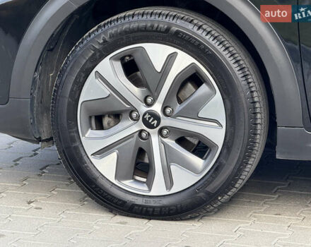 Чорний Кіа Niro, об'ємом двигуна 0 л та пробігом 84 тис. км за 19200 $, фото 12 на Automoto.ua