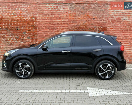 Чорний Кіа Niro, об'ємом двигуна 0 л та пробігом 138 тис. км за 19750 $, фото 15 на Automoto.ua