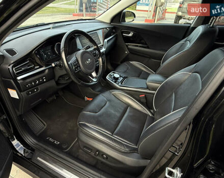 Чорний Кіа Niro, об'ємом двигуна 0 л та пробігом 84 тис. км за 19200 $, фото 17 на Automoto.ua
