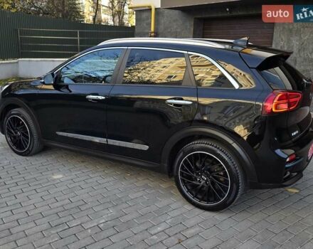 Чорний Кіа Niro, об'ємом двигуна 0 л та пробігом 141 тис. км за 18999 $, фото 5 на Automoto.ua