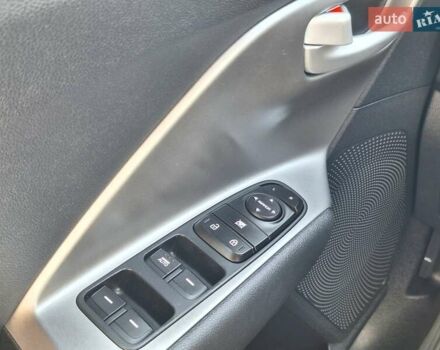 Черный Киа Niro, объемом двигателя 1.58 л и пробегом 112 тыс. км за 19700 $, фото 35 на Automoto.ua