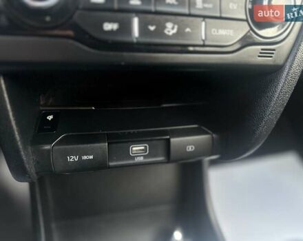 Чорний Кіа Niro, об'ємом двигуна 0 л та пробігом 117 тис. км за 18870 $, фото 27 на Automoto.ua