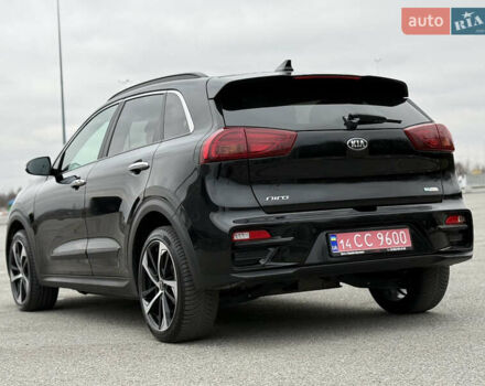 Чорний Кіа Niro, об'ємом двигуна 0 л та пробігом 71 тис. км за 22400 $, фото 4 на Automoto.ua