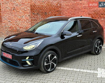 Чорний Кіа Niro, об'ємом двигуна 0 л та пробігом 138 тис. км за 19750 $, фото 4 на Automoto.ua