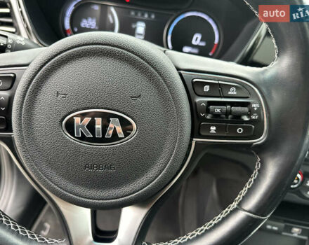 Чорний Кіа Niro, об'ємом двигуна 0 л та пробігом 154 тис. км за 19799 $, фото 13 на Automoto.ua