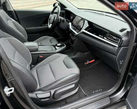 Чорний Кіа Niro, об'ємом двигуна 0 л та пробігом 71 тис. км за 22400 $, фото 31 на Automoto.ua