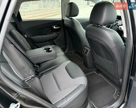 Чорний Кіа Niro, об'ємом двигуна 0 л та пробігом 71 тис. км за 22400 $, фото 29 на Automoto.ua