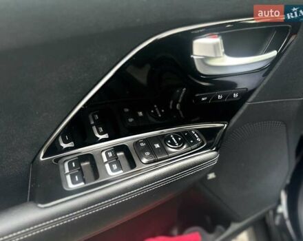 Чорний Кіа Niro, об'ємом двигуна 0 л та пробігом 117 тис. км за 18870 $, фото 33 на Automoto.ua