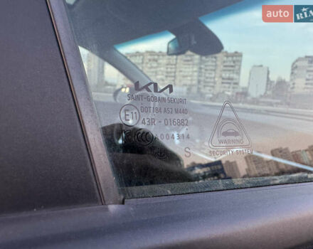 Чорний Кіа Niro, об'ємом двигуна 0 л та пробігом 155 тис. км за 20300 $, фото 75 на Automoto.ua