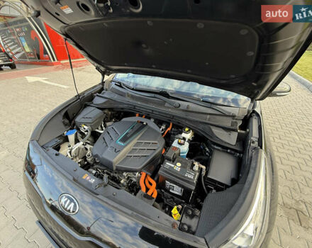 Чорний Кіа Niro, об'ємом двигуна 0 л та пробігом 84 тис. км за 19200 $, фото 15 на Automoto.ua