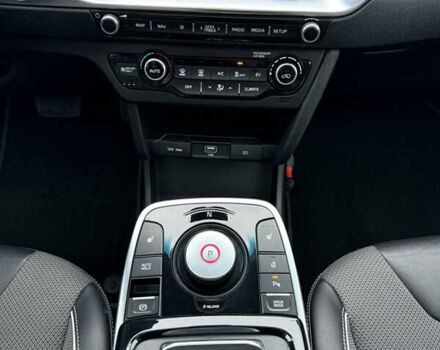 Чорний Кіа Niro, об'ємом двигуна 0 л та пробігом 71 тис. км за 22400 $, фото 35 на Automoto.ua