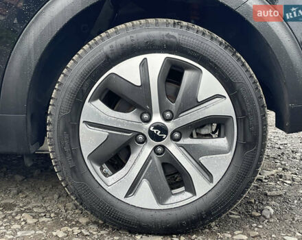 Чорний Кіа Niro, об'ємом двигуна 0 л та пробігом 50 тис. км за 22553 $, фото 19 на Automoto.ua