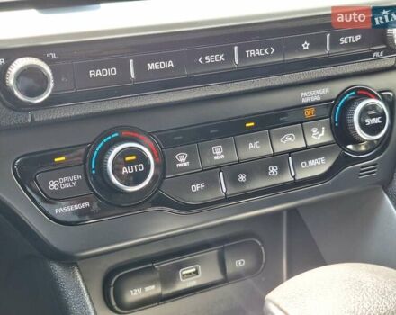 Черный Киа Niro, объемом двигателя 1.58 л и пробегом 112 тыс. км за 19700 $, фото 39 на Automoto.ua