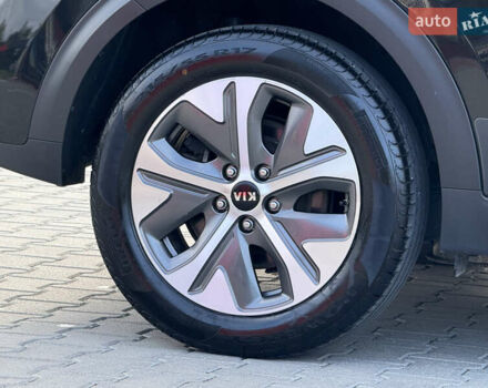 Чорний Кіа Niro, об'ємом двигуна 0 л та пробігом 84 тис. км за 19200 $, фото 11 на Automoto.ua