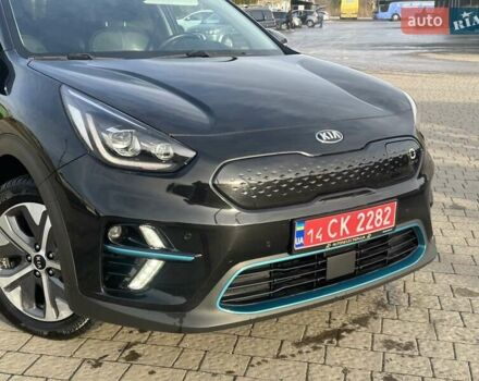 Чорний Кіа Niro, об'ємом двигуна 0 л та пробігом 117 тис. км за 18870 $, фото 8 на Automoto.ua
