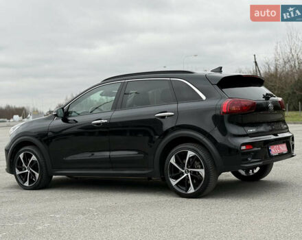Чорний Кіа Niro, об'ємом двигуна 0 л та пробігом 71 тис. км за 22400 $, фото 3 на Automoto.ua
