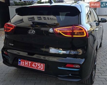 Чорний Кіа Niro, об'ємом двигуна 0 л та пробігом 141 тис. км за 18999 $, фото 8 на Automoto.ua