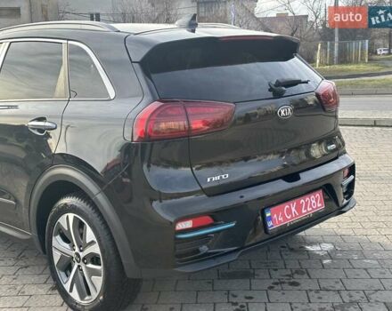 Чорний Кіа Niro, об'ємом двигуна 0 л та пробігом 117 тис. км за 18870 $, фото 7 на Automoto.ua