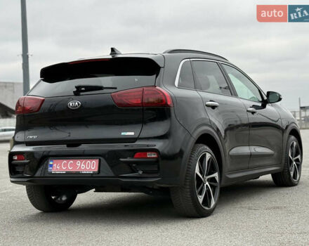 Чорний Кіа Niro, об'ємом двигуна 0 л та пробігом 71 тис. км за 22400 $, фото 6 на Automoto.ua