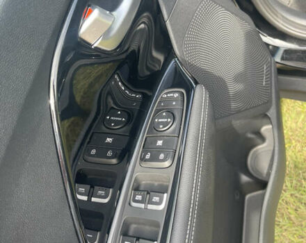 Чорний Кіа Niro, об'ємом двигуна 0 л та пробігом 12 тис. км за 19900 $, фото 12 на Automoto.ua