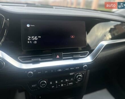 Чорний Кіа Niro, об'ємом двигуна 0 л та пробігом 117 тис. км за 18870 $, фото 26 на Automoto.ua