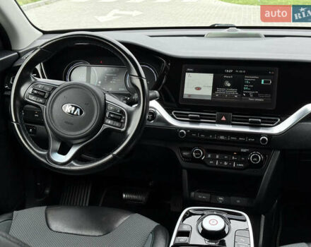 Черный Киа Niro, объемом двигателя 0 л и пробегом 80 тыс. км за 19650 $, фото 81 на Automoto.ua