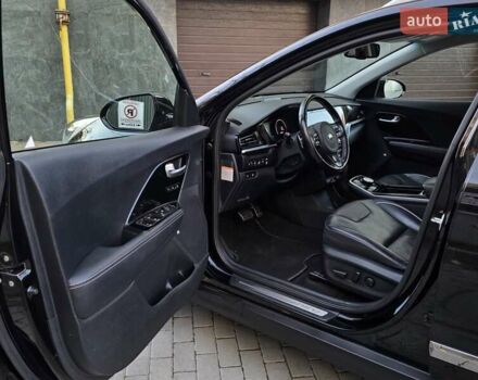 Чорний Кіа Niro, об'ємом двигуна 0 л та пробігом 141 тис. км за 18999 $, фото 18 на Automoto.ua