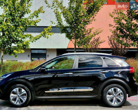 Чорний Кіа Niro, об'ємом двигуна 0 л та пробігом 139 тис. км за 18999 $, фото 4 на Automoto.ua